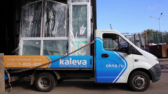 Вы сможете увидеть весь процесс бережной доставки качественных окон Kaleva: от упаковки на заводе до подъема в квартиру.